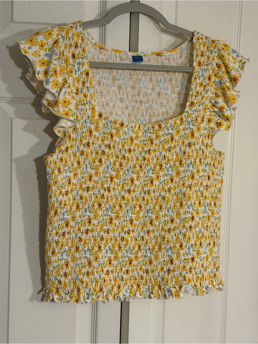 🌻NEED GONE/MAKE OFFER🌻 
Old Navy Sunflower Smocked Ruffle Shirt